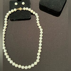 Freshwater Pearl Necklace and Earrings-18 inch ￼